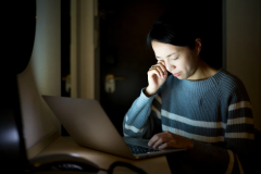 视疲劳只是眼睛累了？医生：眼睛的求救信号！