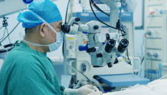 摔一跤，眼睛差点保不住！厦门医生：这