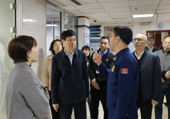 季翔峰副市长一行到厦门眼科中心检查安全生产工作