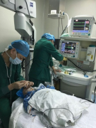 毛祖红医生成功为百日婴儿做白内障手术