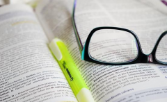 高考后迎来“摘镜热” 专家提醒近视手术