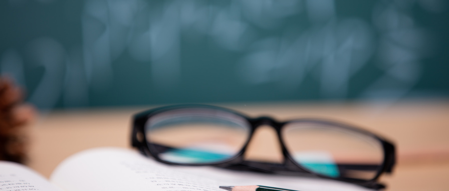 为什么同样是近视，有人却不用戴眼镜？