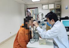 突发视力骤降，11岁女童险失明！专家提