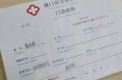 视力下降误以为“老人眼”？71岁老太耽