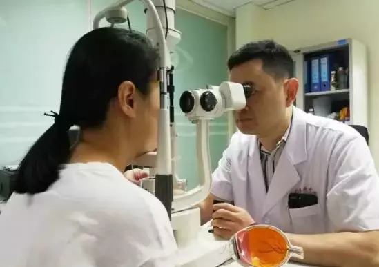 厦门眼科中心张淳副院长用精良的技术擦亮心灵之窗